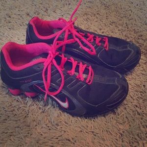 Women’s size 7 Nike Shox